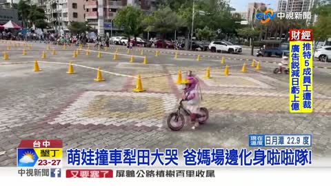 衝啊! 兩歲娃溜"滑步車" 專業過彎萌翻