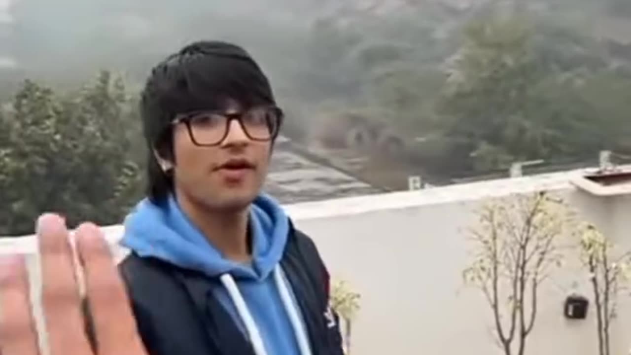 @Elvish Yadav Vlogs लेनेवाले है @Sourav Joshi Vlogs के गांव में जमीन