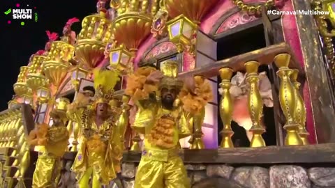 Lore Improta EXSPANJA CHARISMA on the Avenue in the middle of Rio Carnival