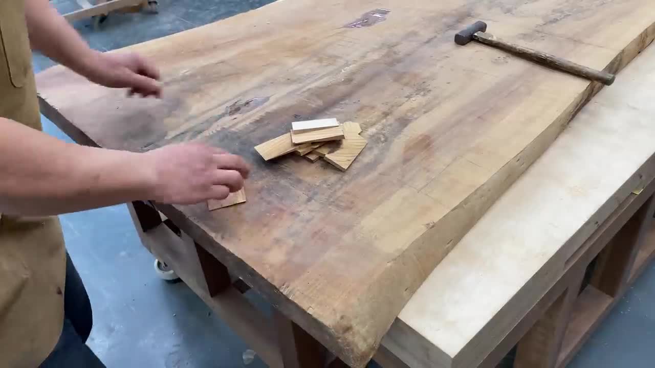 DIY table made of old logs.Zelkova is 407 years old.