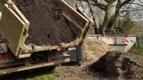 Vom Gerümpel-Platz zum Gemüsegarten