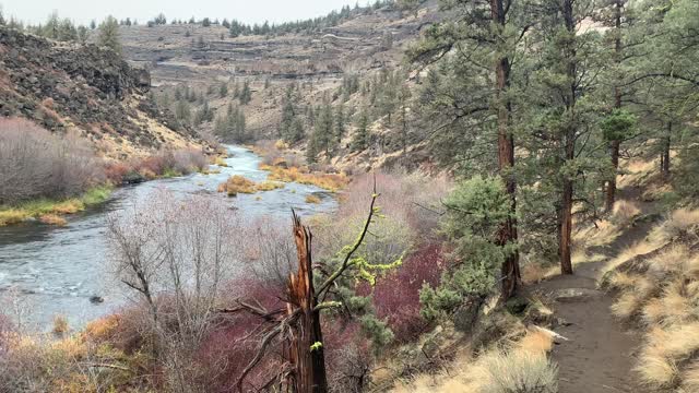 Central Oregon – Steelhead Falls – Beautiful Canyon Walls