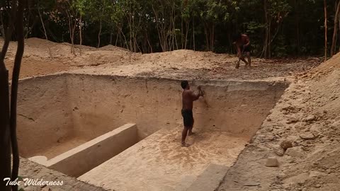 Tunnel House and Palm Swimming Pool& Leaf Bathtubm Swimming Pool& Leaf Bathtub