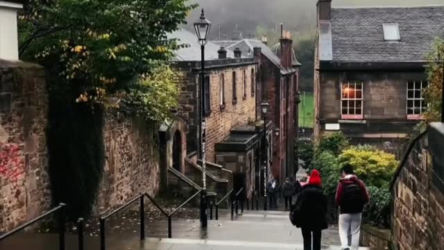 "Edinburgh" in the fog has an indescribable mystery