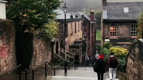 "Edinburgh" in the fog has an indescribable mystery