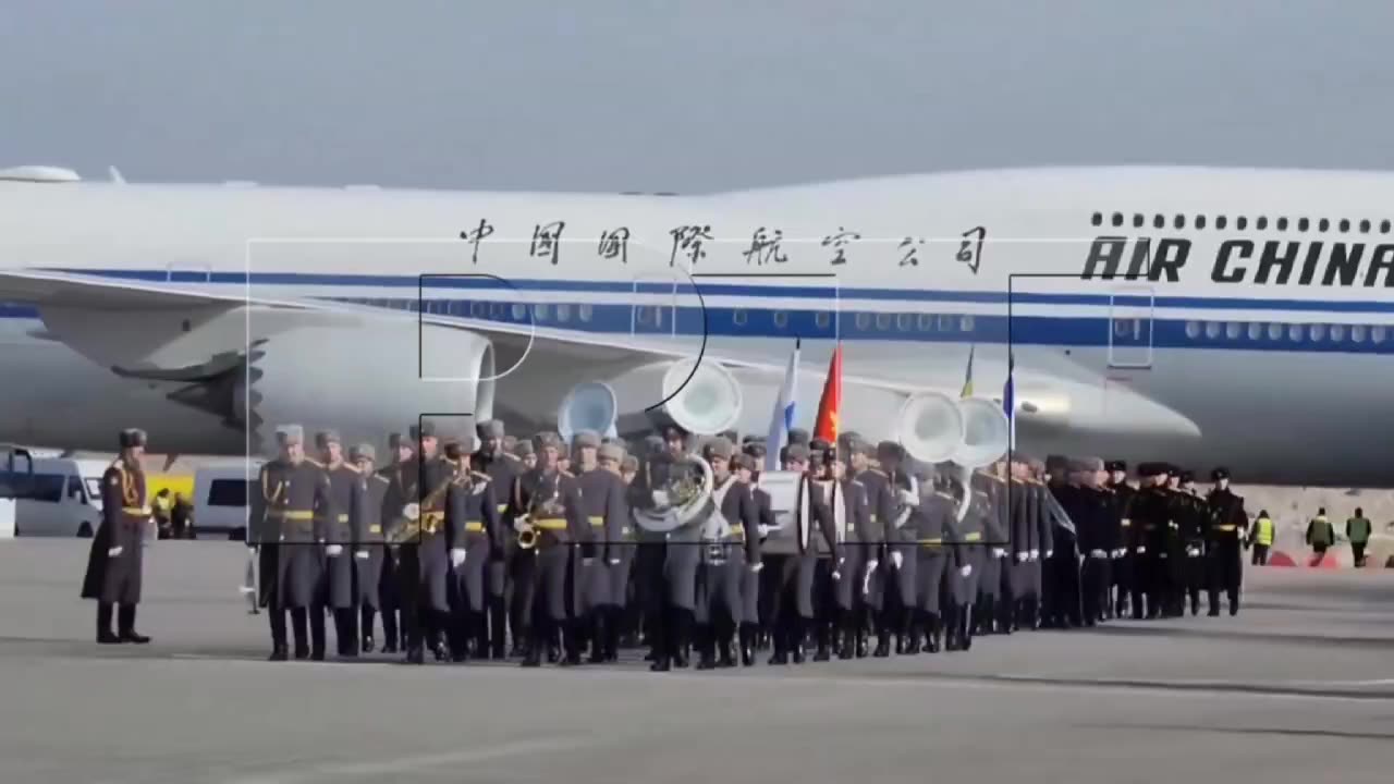 The Russian military band welcomes the Chinese President