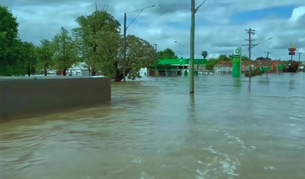 Australia! People are preparing for new record floods!