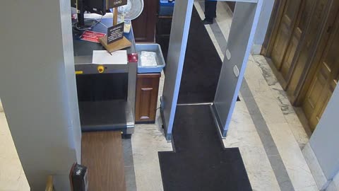 1017RSOB01DelAveADADoor_2021-01-06_23h08min53s497ms.mp4