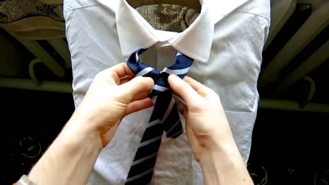 How To Tie a Full Windsor Knot