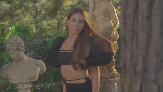Elvana Gjata - Kur Jemi Dasht