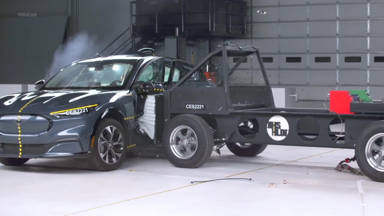 Ford Mustang MACH-E Crash Test (2022) IIHS Side Impact Test