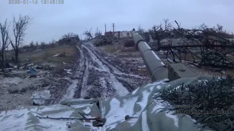 ‼️🇷🇺👊Экипаж танка Т-90М ЮВО ВС России выдвигается на огневую позицию