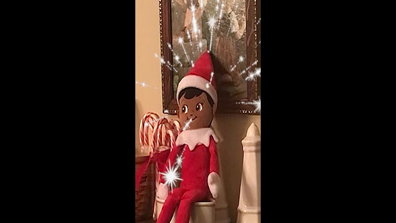 Elf makes it snow in the house - with the help of Santa!