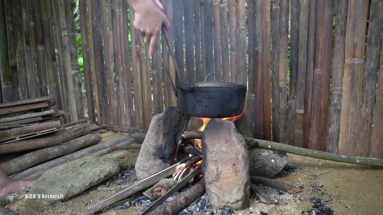 Complete roof for the kitchen, building house in forest - Cooking delicious