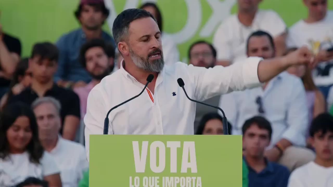 Mitin de cierre de campaña electoral de VOX para el 23J en Plaza Colón de Madrid (3)