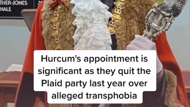 Owen Hurcum becomes the world's first openlynon-binary mayor