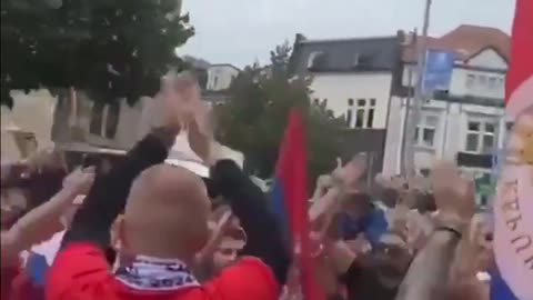Serbs troll Ukrainians in Germany ... It's a new flash mob.