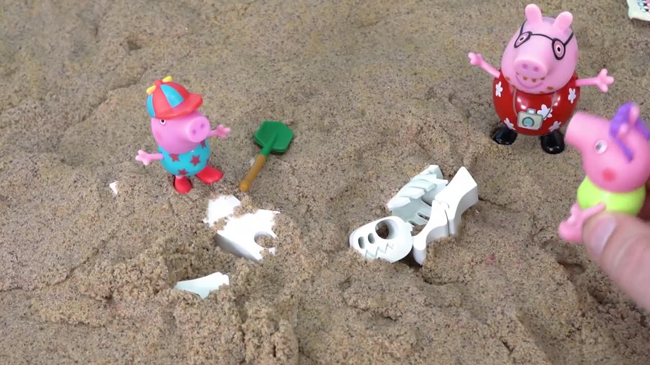 Peppa Pig at the Beach finds Dinosaur Fossils Toy Learning Video for Kids!