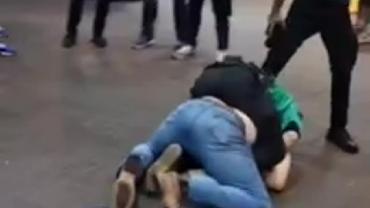 Jiu-jitsu vs drunk guy