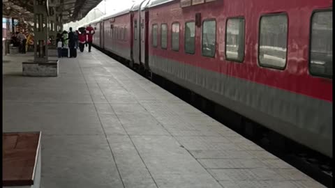 Delhi railway station to Bhopal station my first vlog