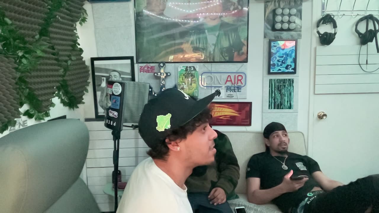 1ST STREAM TONIGHT. LEGENDARY