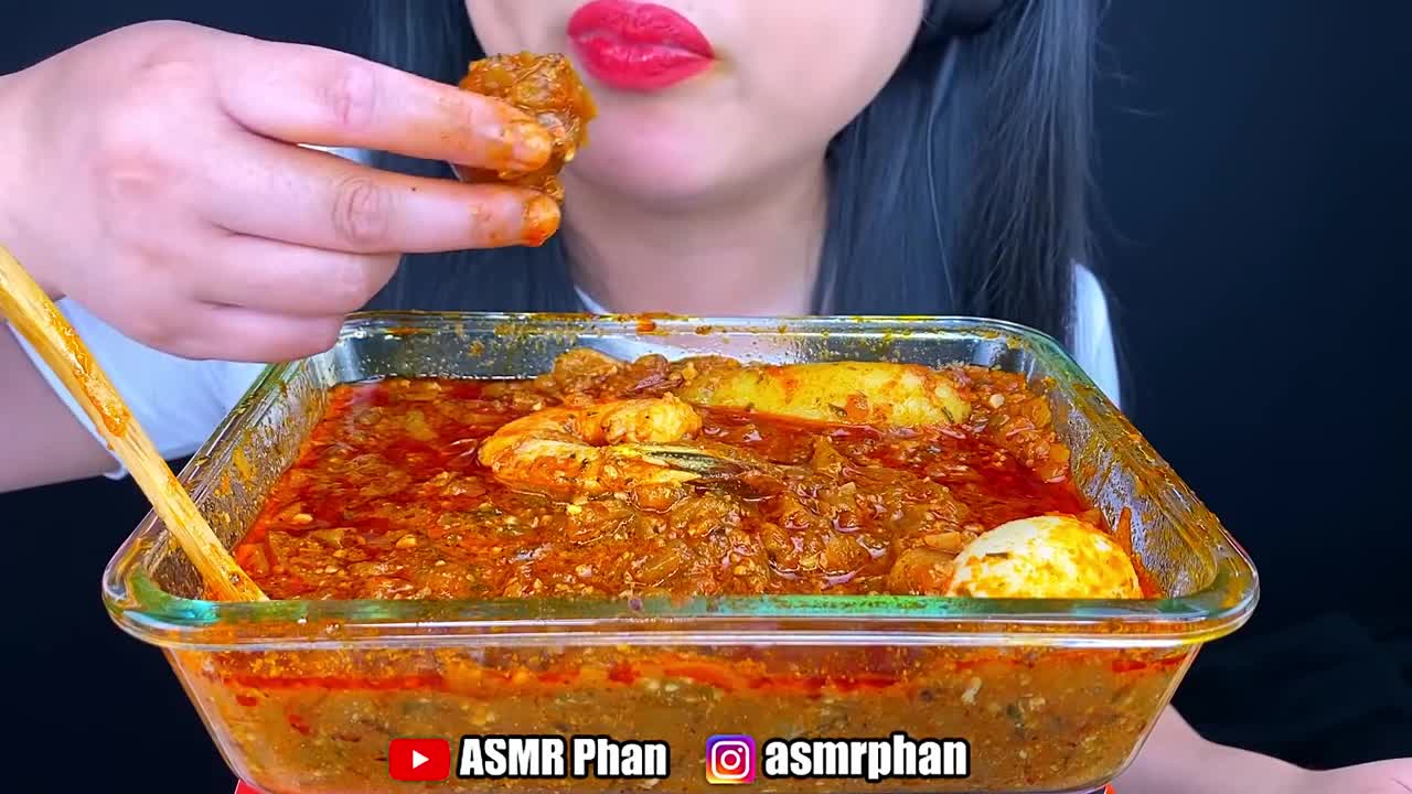 ASMR GIANT DESHELLED KING CRAB & SHRIMP SEAFOOD BOIL MUKBANG