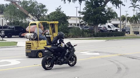 Soortbike Drag Races Forklift