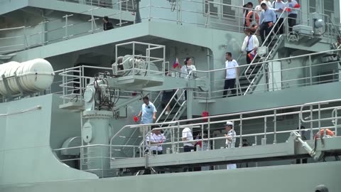 Chinese Navy's "Qi Jiguang" ship in Manila