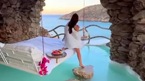 go on holiday/vacation