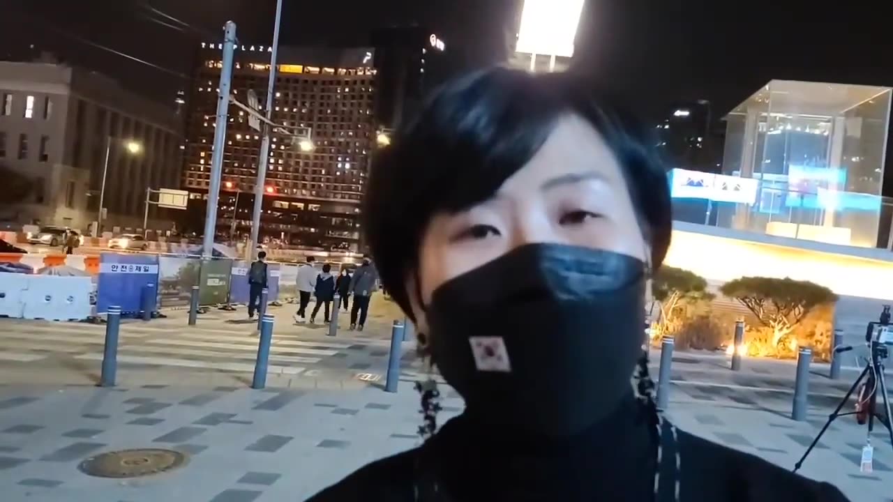 20201101_V3_S02(MFj0rNodoWA)1인 시위에 나서게된 계기, 애국가 두 아이와 함께 1인시위 중인 어머니
