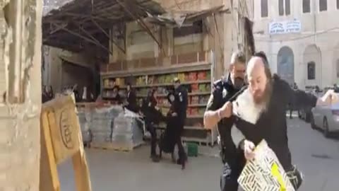 Israeli Police Beating Anti-Zionist
