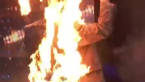 He's throwing knives at his MOM ! 😱🔥