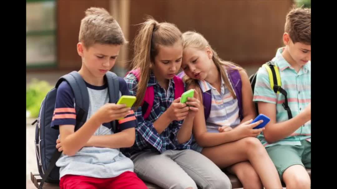 Gianni: Non laciate i bambini da soli con il smartphone!