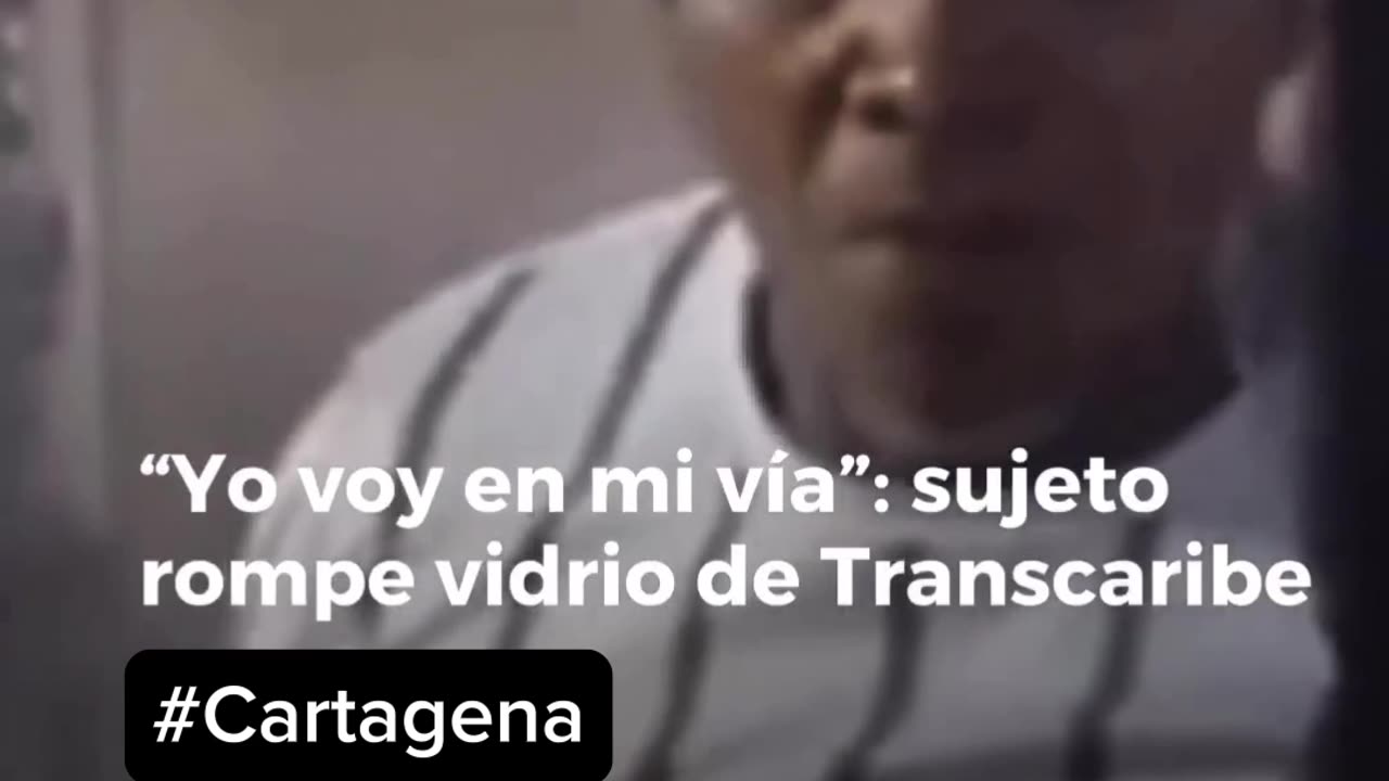 En acto de rabia, sujeto rompe vidrio de un bus de Transcaribe con una piedra