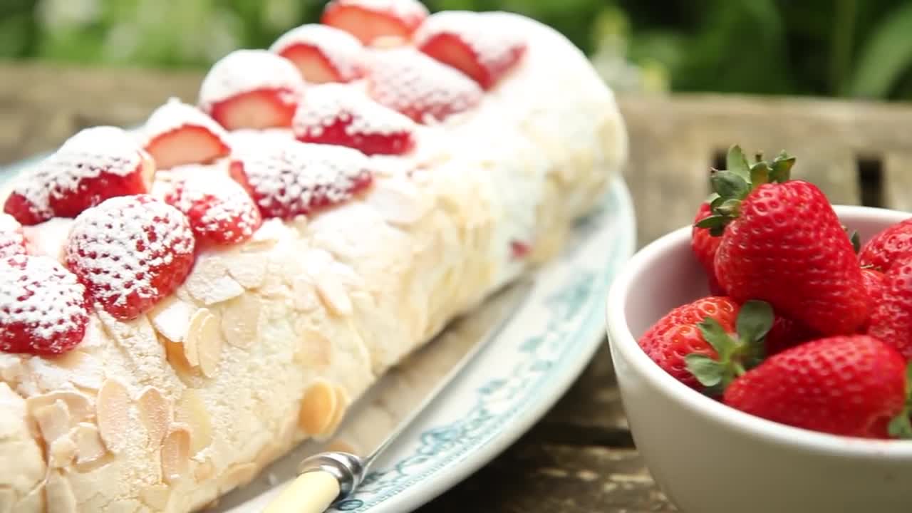 Sweet Eve Strawberry Meringue Roulade recipe