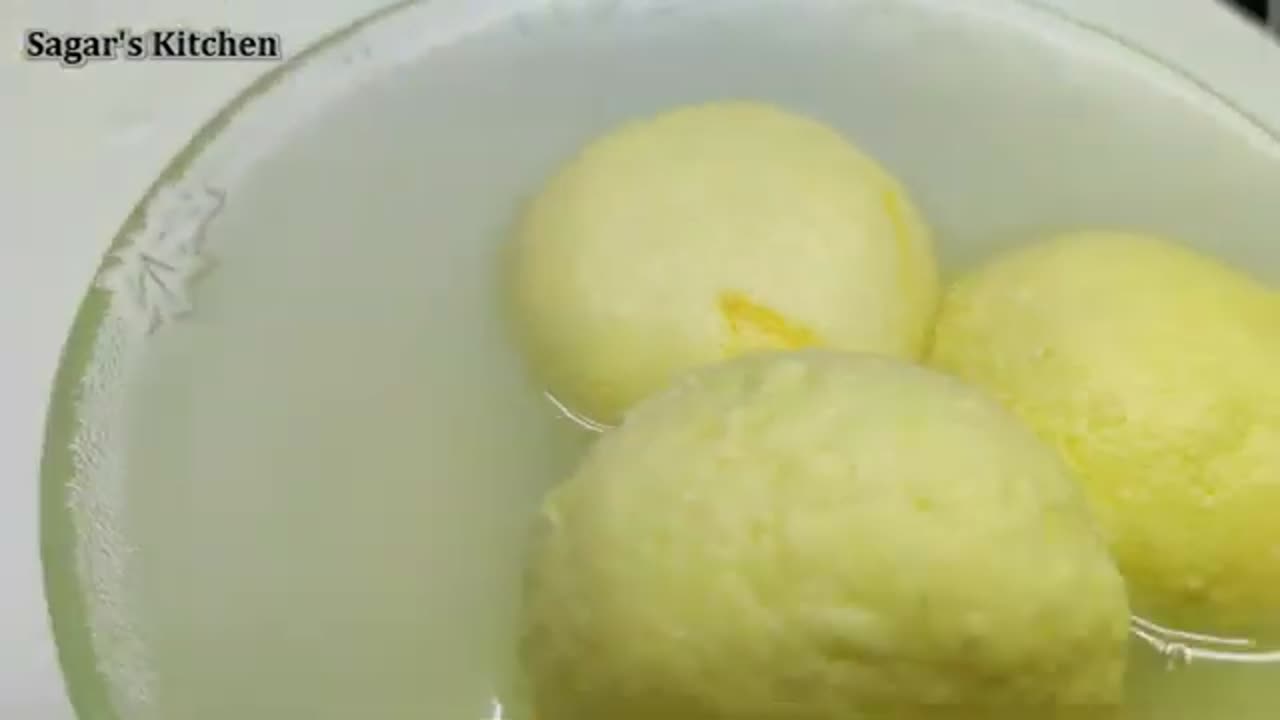 Rasgulla Recipe _ सिर्फ दूध से बनाइये बहुत ही सॉफ्ट रसगुल्ले घर पर _ Step by Step