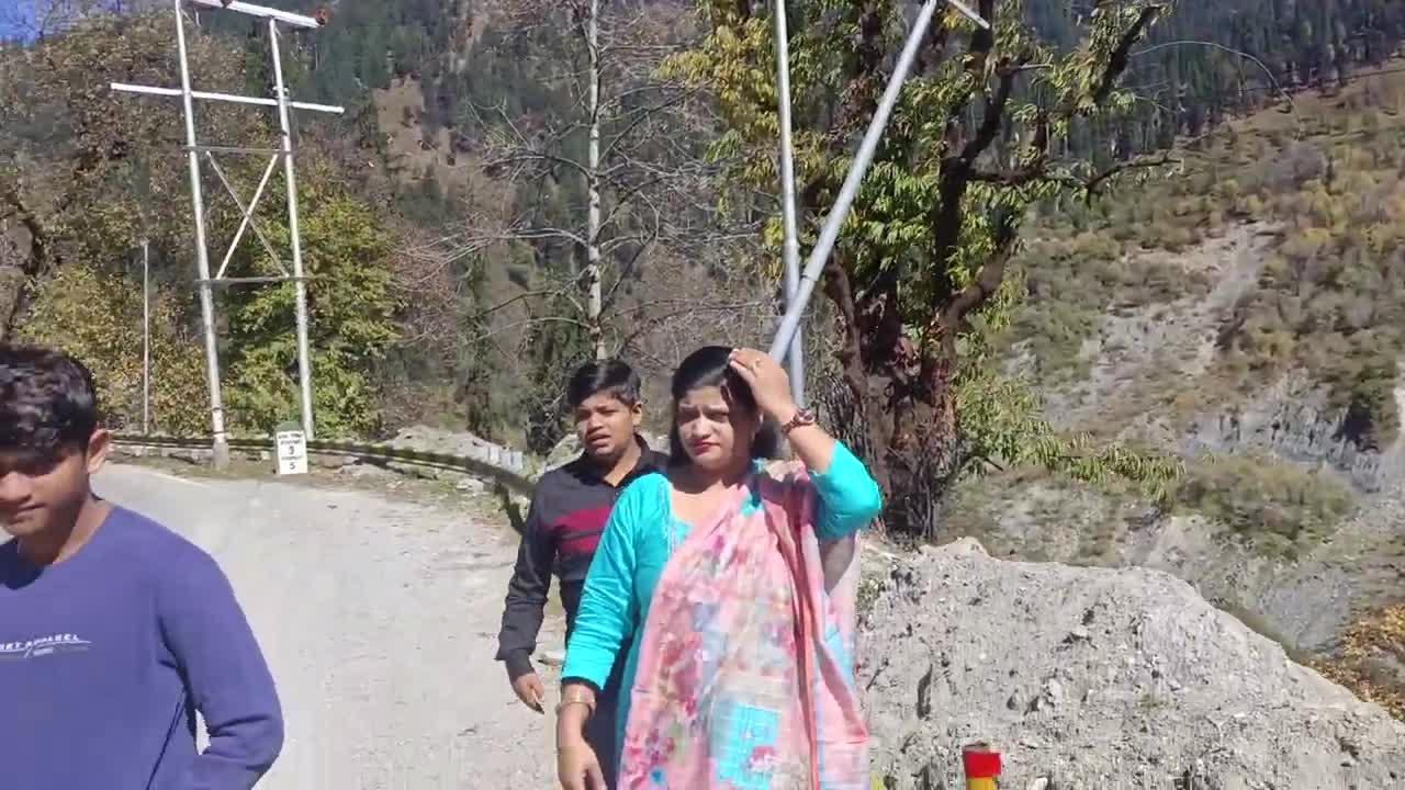 scenic view at manali in road of atal tunnel