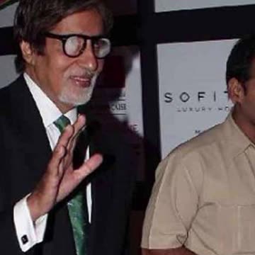 Bodyguard with such a huge amount / इतनी मोटी रकम वाले Bodyguard