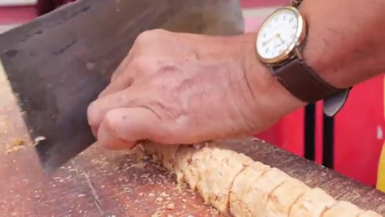 These Thai Street Food Performers Are Blowing People’s Minds!