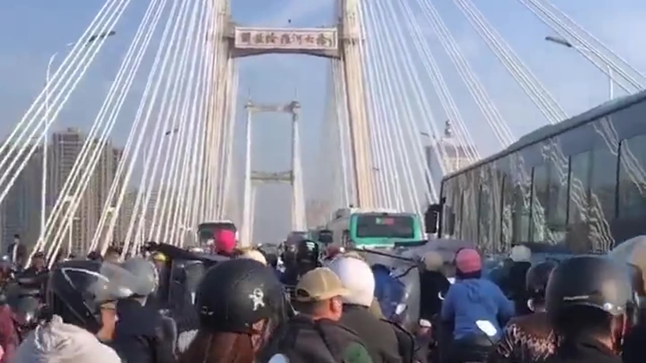 These Chinese don't follow traffic rules