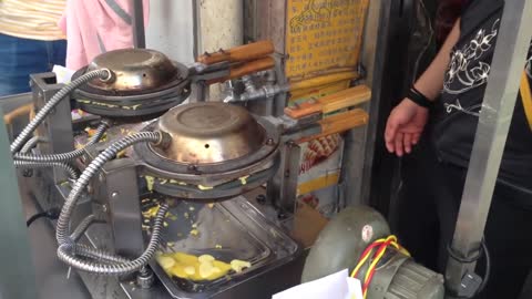 Chinese Street Food - Hong Kong Style Egg Waffle - 香港雞蛋仔