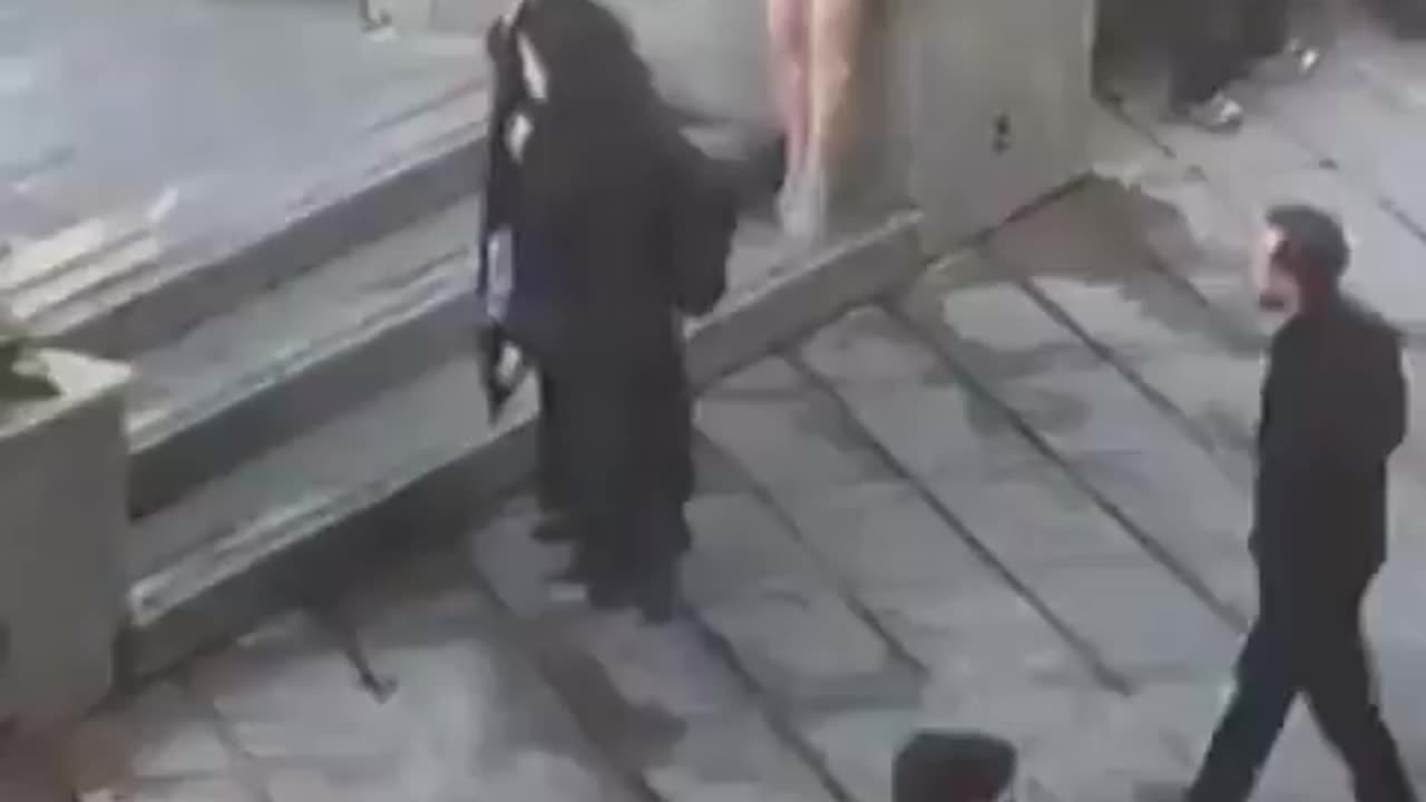 Iranian student naked in University in Azad