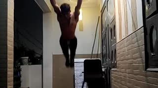 Freestyle Calisthenics Sessions Ends in Hard Faceplant
