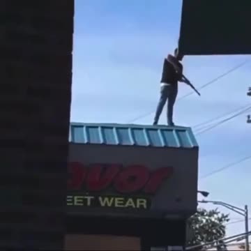 Lion-Hearted Man Defends NOLA Businesses From Wicked Thugs