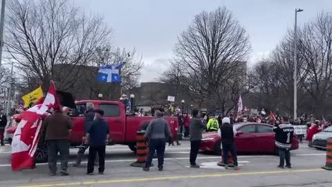 Warm welcome from locals as Québec convoy for freedom arrives in Ottawa 3/27/2022