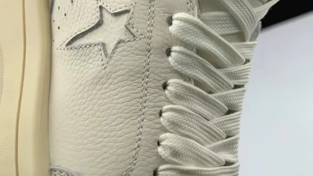 Super beautiful and fashionable pair of shoes, come and have a look