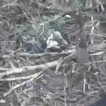 Russian shoots rpg from the shoulder like rifle