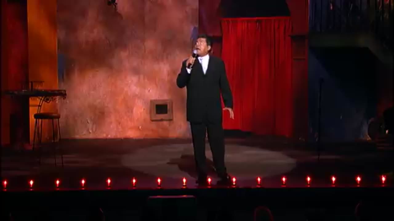 Funny video extreme laugh - George Lopez