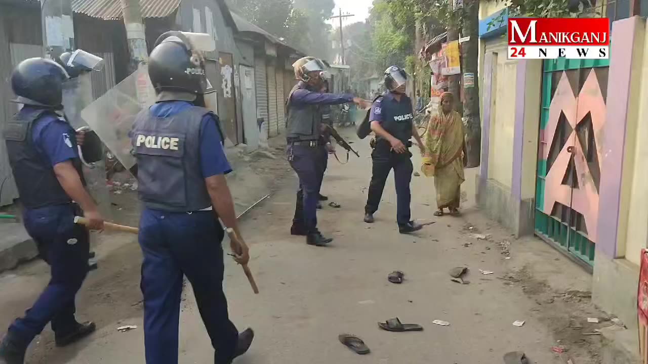 পুলিশ কে কুপিয়ে জখম করে দিয়েছে।