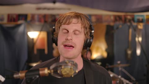 Emby Alexander - Turned About (Live at The Garage)